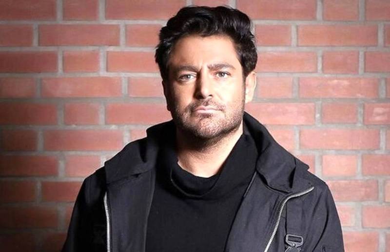 محمدرضا گلزار محمدرضا گلزار از حلقه میلیاردیش رونمایی کرد